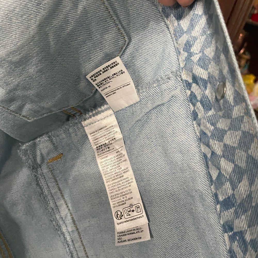 LEVI’S DENIM TRUCKER JACKET IN HARPER GEO - Picture 6 of 7
